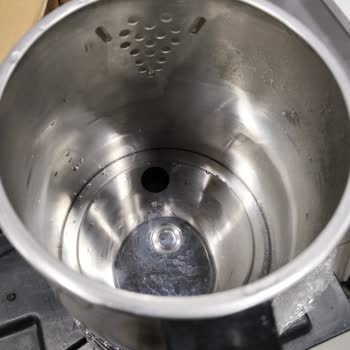 Beko Çay Makinesindeki Paslanma Ve Çizik Sorunu, Servis Müdahalesi Nedeniyle Değişim İsteği
