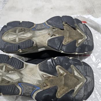 Skechers Ayakkabının Tabanı Simetrik Olarak Yarıldı: Üretim Kusuru Ve Değişim Talebi