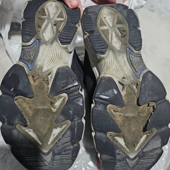 Skechers Ayakkabının Tabanı Simetrik Olarak Yarıldı: Üretim Kusuru Ve Değişim Talebi