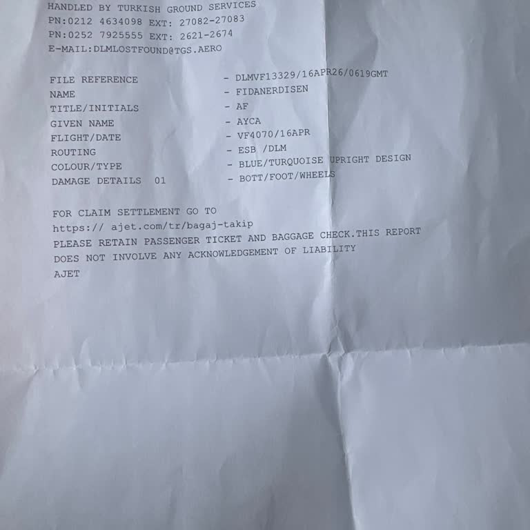 Ajet Uçuşunda Kırık Valiz Tekerleği İçin Yeni Valiz Talebi