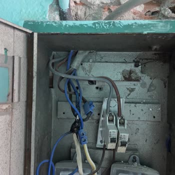 Aydem Elektrik'te Yetersiz Kablo Nedeniyle Yangın Ve Kesinti Tehlikesi