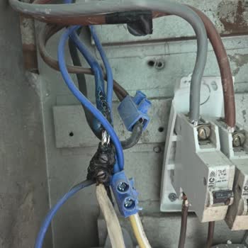 Aydem Elektrik'te Yetersiz Kablo Nedeniyle Yangın Ve Kesinti Tehlikesi