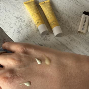Caudalie Vinosun Fluid Güneş Kremi Hızla Bozuluyor Ve Ciltte Sivilcelenmeye Neden Oluyor