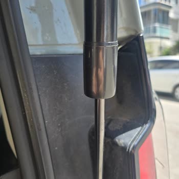 Yetkili Serviste Araç İç Ve Bagaj Bölümü Yağ Lekeleriyle Bırakıldı