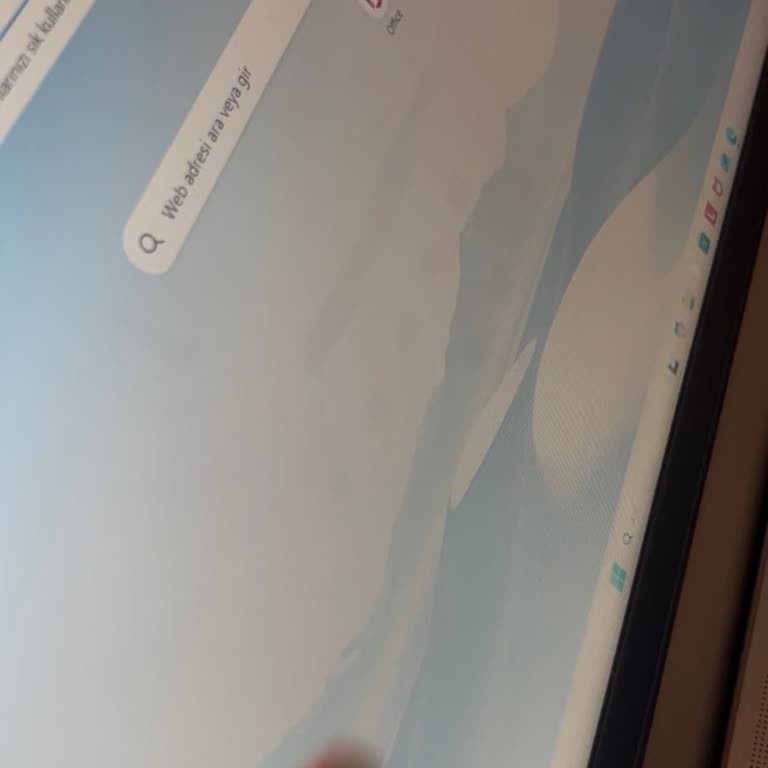 Klavye Tuş İzlerinin Ekranda Görünmesi Garanti Kapsamında Kullanıcı Hatası Olarak Değerlendirildi