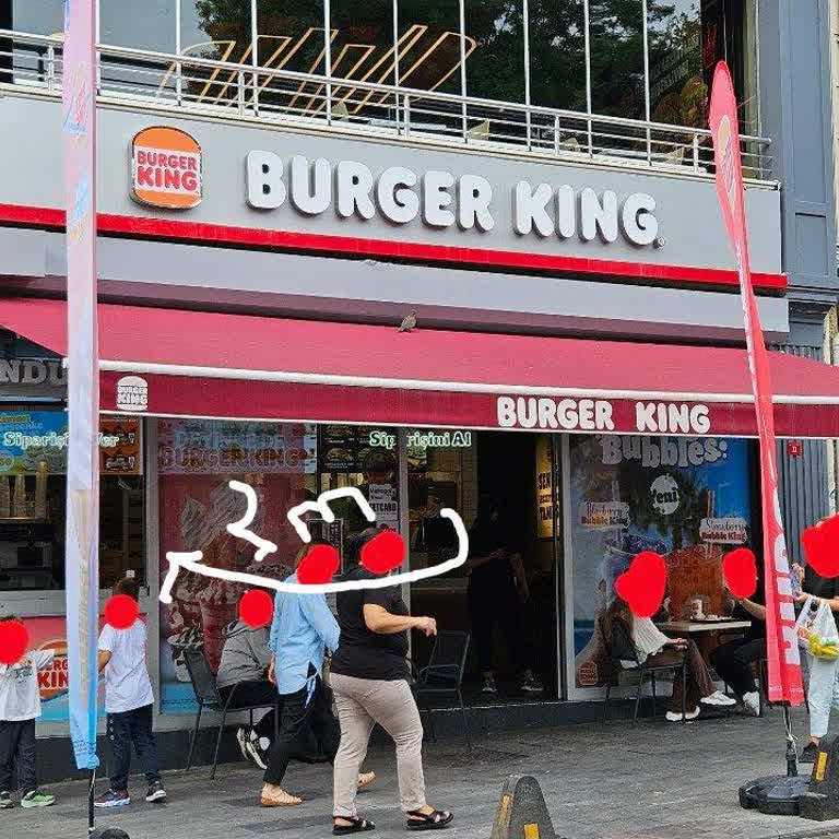 Burger King Bayrampaşa Şubesinde Çalışanların Saygısız Ve Kaba Davranışı
