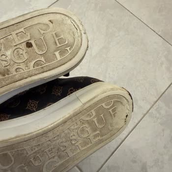 Guess Ayakkabısının Tabanı Kısa Sürede Çöktü Değişim Talebi