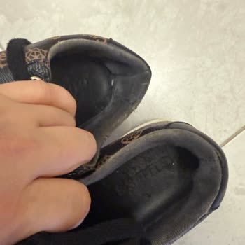 Guess Ayakkabısının Tabanı Kısa Sürede Çöktü Değişim Talebi