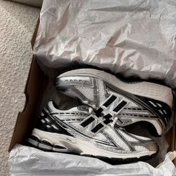 Yanlış Model Gönderildi Doğru New Balance Silver Metallic Ayakkabı İade Ve Yeniden Teslim Talebi