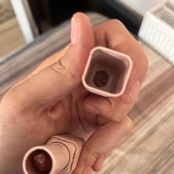 Kırık Ruj Ve Yırtık Kutu İçin Hemen Değişim Talebi