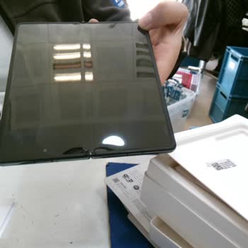 Garanti Kapsamındaki Tecno Phantom V Fold 2 İç Ekran Arızasının Ücretsiz Onarımı Talebi