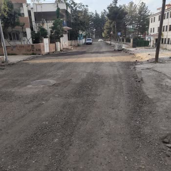Sokaklarda Toz Ve Açık Kanalizasyon Kapakları Çocuk Güvenliğini Tehdit Ediyor