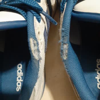 Kısa Sürede Üst Kısmı Sökülen Adidas Ayakkabıda Üretim Hatası Reddi
