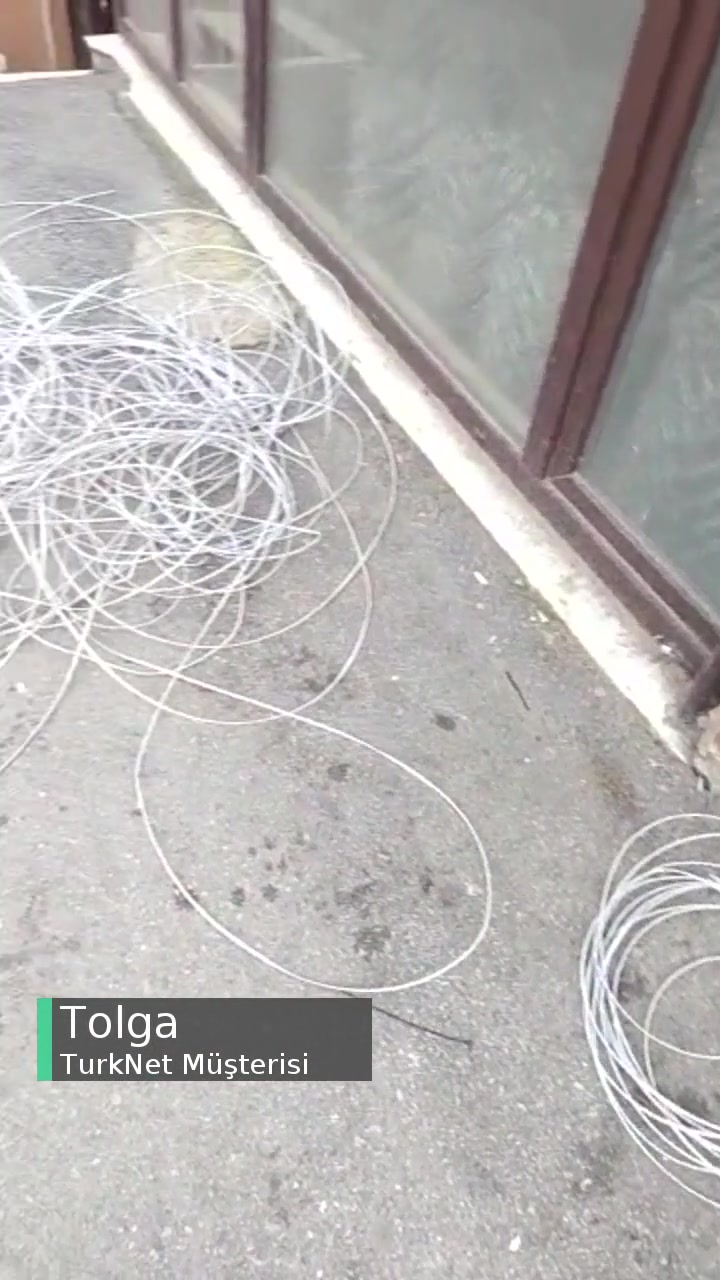 TurkNet Yan Komşuma İnternet Kablosu Çekip Bırakıp Gitmişler videonun kapak resmi