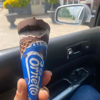 Kırık Üst Katman Ve Kremsiz Cornetto Oreo Dondurması