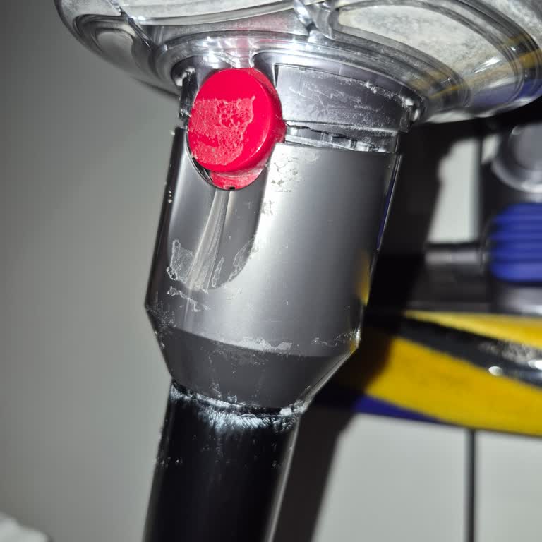 Dyson V12 Süpürgenin Borusunun Kısa Sürede Kırılması Ve Garanti Dışı Tutulması