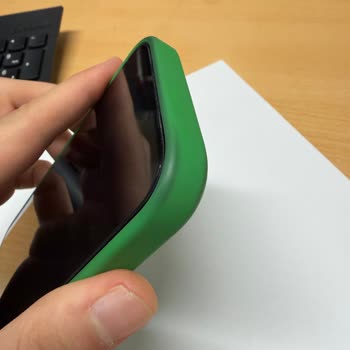 Lacoste Telefon Kılıfı Renk Atıyor, Müşteri Hizmetleri Oyalıyor