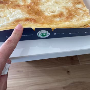 Küflenen Börek Ve Baklava İçin Hızlı İade Ve Özür Talebi