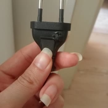 Onvo TV'de Erime Ve Duman: Çocukları Tehlikeye Sürükleyen Elektrik Arızası