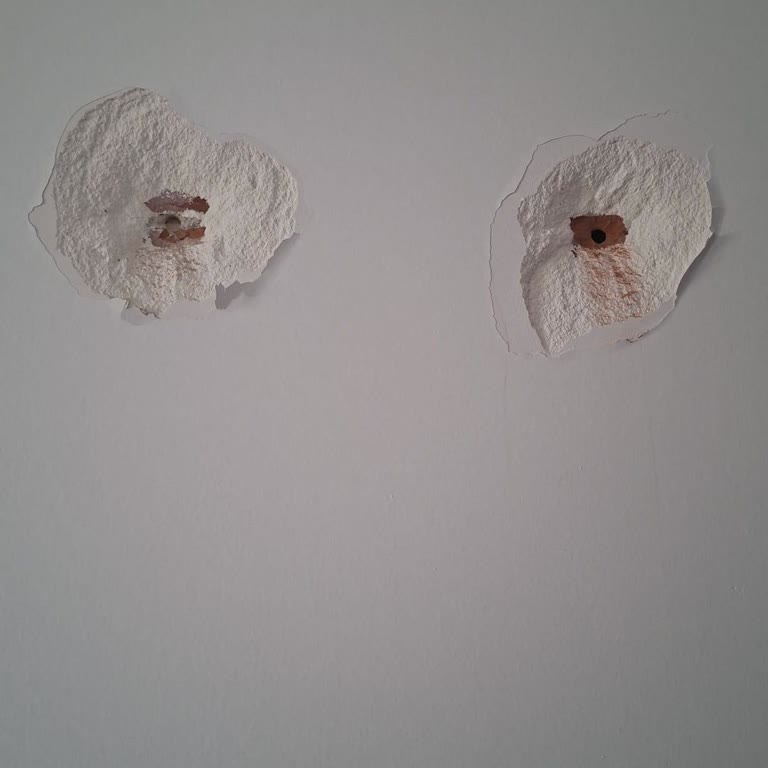 Kumtell Montajı Duvarı Deldi, Boya Hasarı Oluştu Ve Sorumluluk Alınmadı