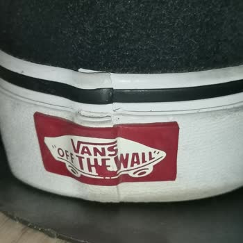 FLO Ayakkabı Vans Ayakkabısının Logosu Kısa Sürede Soyuldu, Kalite Sorunu