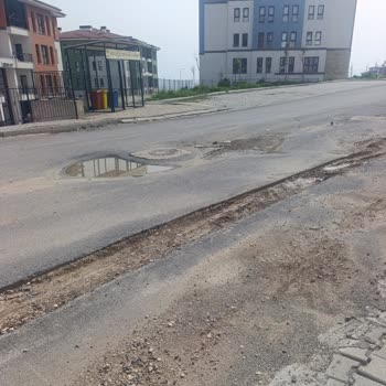 TOKİ 3. Etap Yol Durumu Çökük, Araç Ve Yaya Güvenliği İçin Acil Onarım Talebi