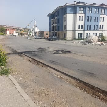 TOKİ 3. Etap Yol Durumu Çökük, Araç Ve Yaya Güvenliği İçin Acil Onarım Talebi