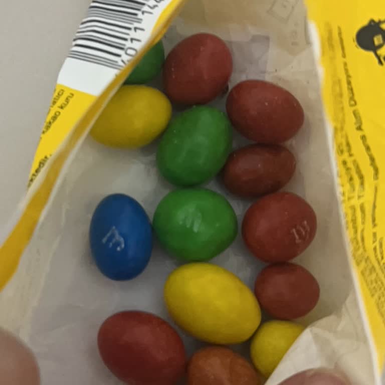 Geçerli Son Kullanma Tarihli Peanut M&M’s Ürününün Bozulması Ve Çocukta Kusma