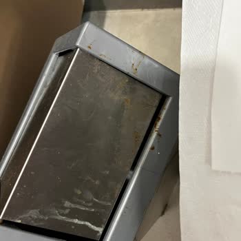 Bursa Anatolium AVM Kadın Tuvaletlerinde Hijyen Krizi Ve Sağlık Tehlikesi