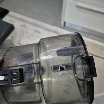 Arçelik SD 9161 Toz Haznesi Sürekli Kırılıyor, Ücretsiz Parça Değişimi Ve İade Talebi
