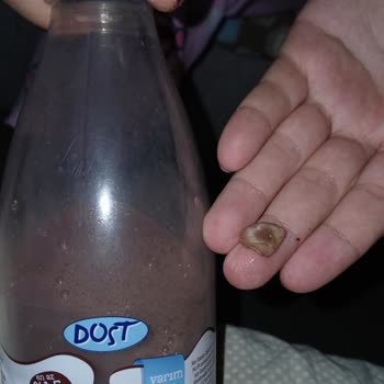 Dost Çikolatalı Sütte Bilinmeyen Jelatin Benzeri Madde Ve Kötü Koku