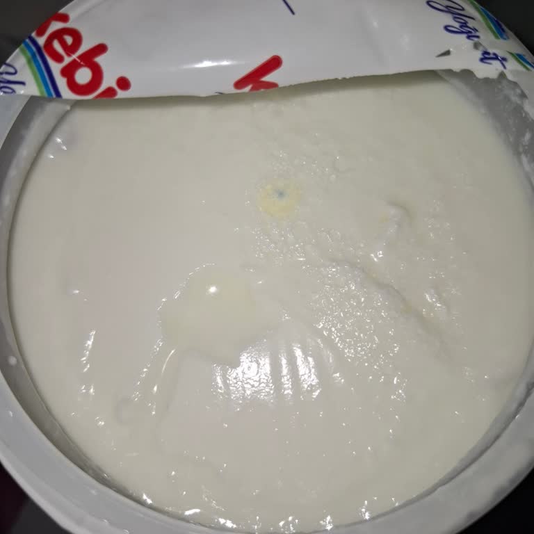 Küflü Yoğurt Üzerinde Sağlık Endişesi Ve Ücret İadesi Talebi
