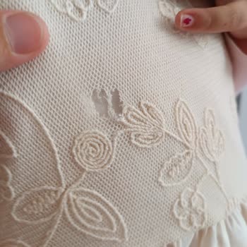Yırtık Elbise İçin Tam İade Ve Ücret Geri Ödeme Talebi