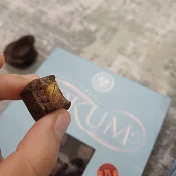 Lokumlu Çikolatada Kabuğuyla Antep Fıstığı Çıktı, Diş Kırıldı Ve Şok Yaşandı