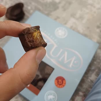Lokumlu Çikolatada Kabuğuyla Antep Fıstığı Çıktı, Diş Kırıldı Ve Şok Yaşandı