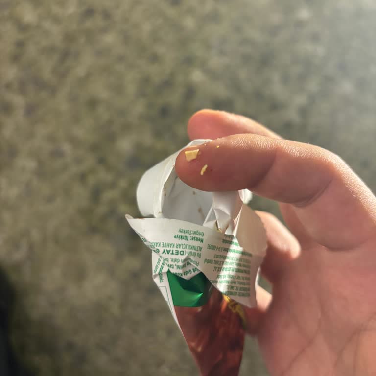 Gofrik Çikolatasında Antep Fıstığı Kabuğu Dişi Zedeledi