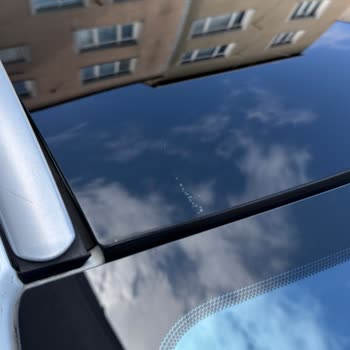 Panoramik Cam Tavanı Kendi Kendine Çatladı Ve Yetkili Servis Umursamaz Davranıyor