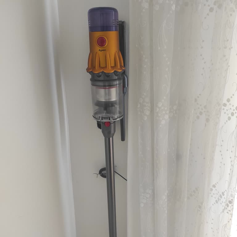 Dyson V12 Halı Süpürme Başlığındaki Kırık Kablo İçin Ücretsiz Tamir Talebi