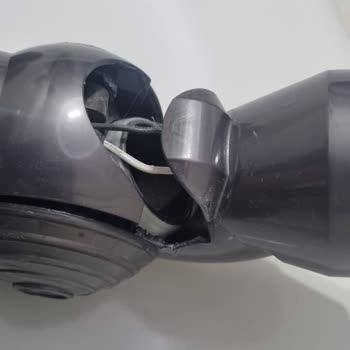 Dyson Süpürge Başlığının Plastik Parçası Hafif Kullanımda Kırıldı, Ücretsiz Değişim Talebi