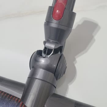 Dyson Süpürge Başlığının Plastik Parçası Hafif Kullanımda Kırıldı, Ücretsiz Değişim Talebi