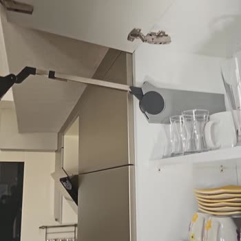 Blum Dolap Krikosunda Kontrolsüz Kapanma Ve Güvenlik Endişesi