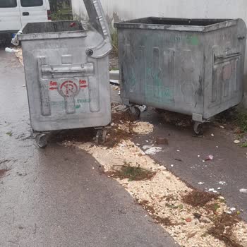 Kazı Çalışmalarının Ardından Kalan Çukurlar Yol Güvenliğini Tehlikeye Atıyor