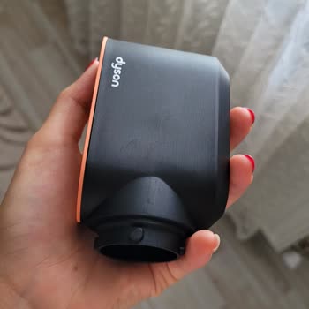 Yeni Dyson Airwrap Kurutma Başlığındaki Açıklık Ve Çizik İçin Değişim Talebi