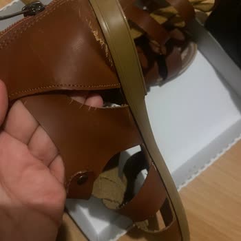 Gladyatör Sandalet Tek Gün Kullanımda Deforme Oldu, Şirketten Yanıt Gelmedi
