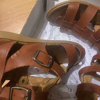 Gladyatör Sandalet Tek Gün Kullanımda Deforme Oldu, Şirketten Yanıt Gelmedi