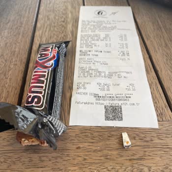 Eti Çikolatasında Plastik Parça: Sağlık Tehlikesi Ve Cevapsızlık