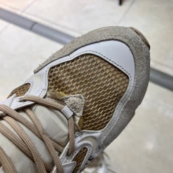 Lacoste Ayakkabısının Bir Yılda Açılması Ve Mağazanın Müşteri Hatası İddiası