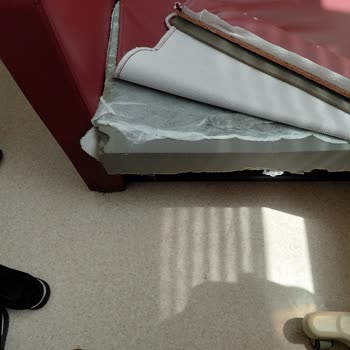Kırık Koltuklar Ve Hijyenik Olmayan Tuvaletlerde Acil Düzeltme Gereği