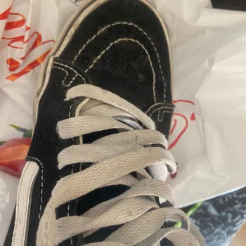 Vans Ayakkabısı Kısa Sürede Yırtıldı, Garanti Değişimi Reddedildi