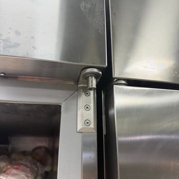 Menteşe Kırığı Ve Çizik Kapak Nedeniyle Uzun Bekleme Süreci